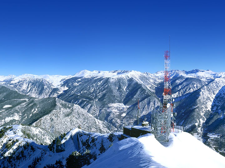 Andorra Telecom actualitza la Taula Nacional d’Atribució de Freqüències (TNAF) i l´ús que es dona a cada freqüència al país.