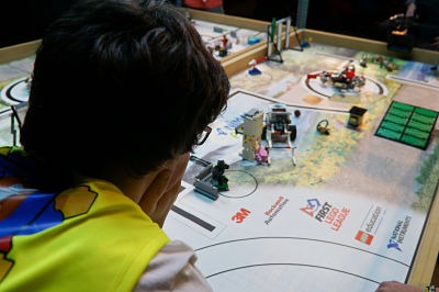 The Micro First Lego League strengthens the role of the jurors