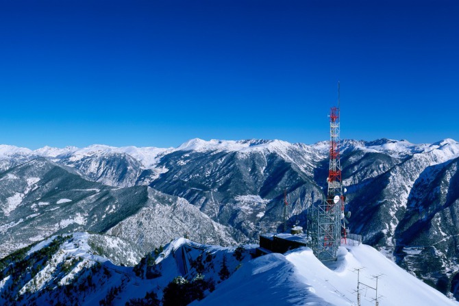 Andorra Telecom instal·la un innovador parallamps a Carroi.